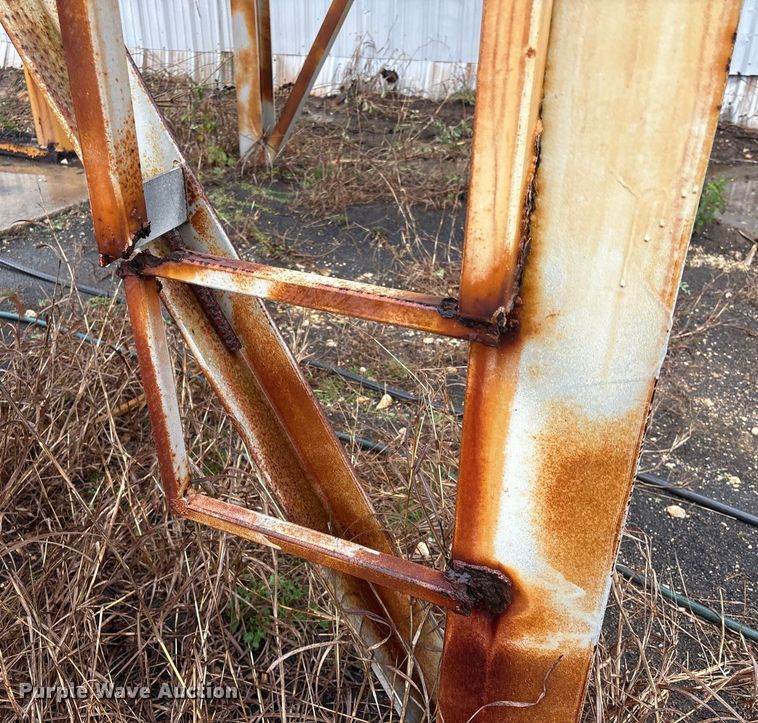 image for item EA7197 (2) grain bins