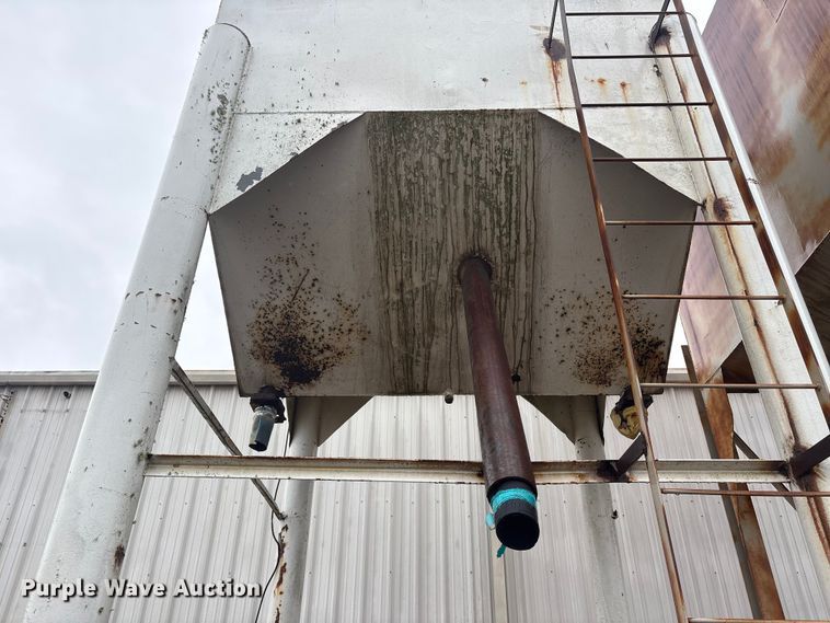 image for item EA7197 (2) grain bins