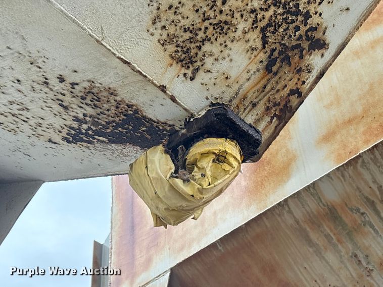 image for item EA7197 (2) grain bins