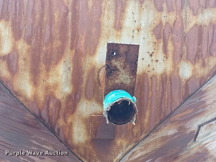 image for item EA7197 (2) grain bins