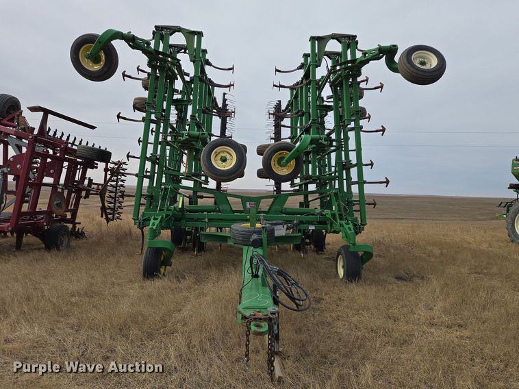 image for item EB1343 2012 John Deere 2210 field cultivator