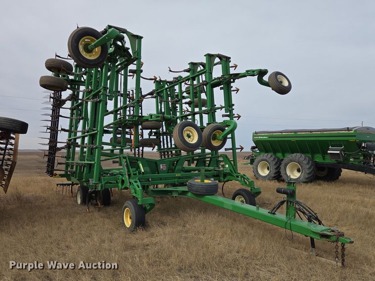 image for item EB1343 2012 John Deere 2210 field cultivator