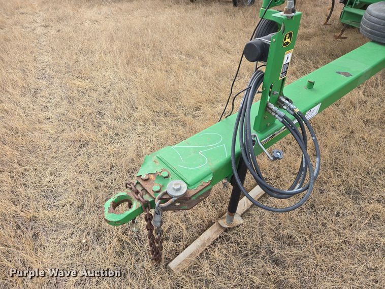 image for item EB1343 2012 John Deere 2210 field cultivator