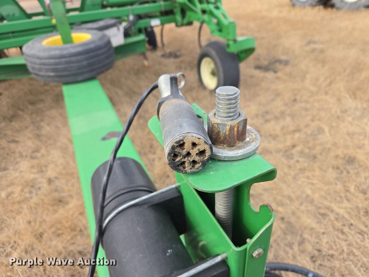 image for item EB1343 2012 John Deere 2210 field cultivator