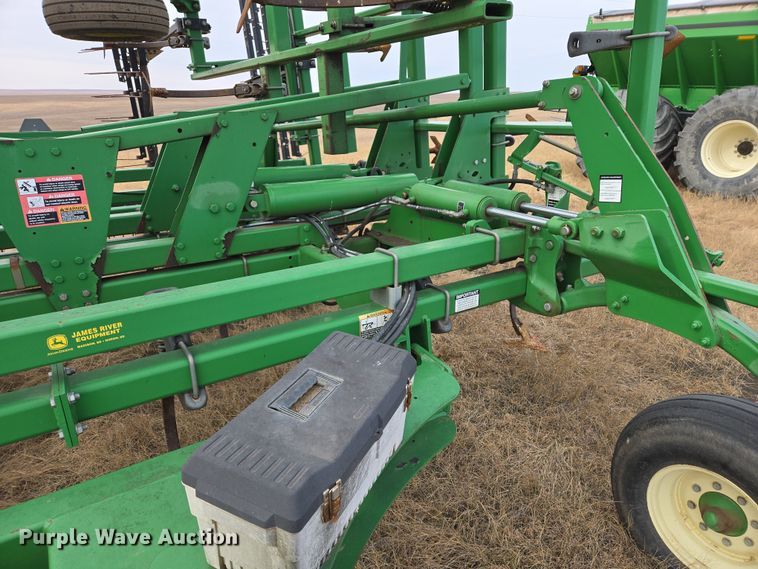 image for item EB1343 2012 John Deere 2210 field cultivator