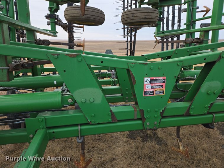 image for item EB1343 2012 John Deere 2210 field cultivator