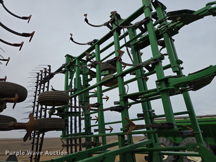 image for item EB1343 2012 John Deere 2210 field cultivator