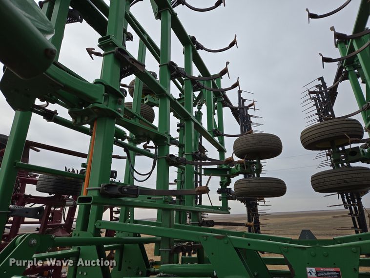 image for item EB1343 2012 John Deere 2210 field cultivator