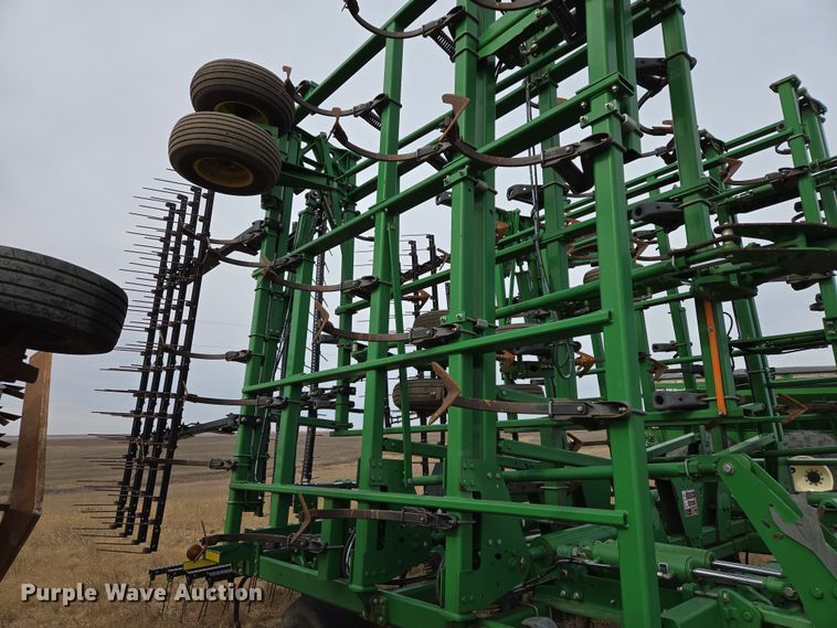 image for item EB1343 2012 John Deere 2210 field cultivator