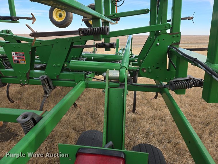 image for item EB1343 2012 John Deere 2210 field cultivator