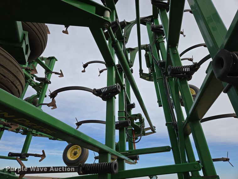 image for item EB1343 2012 John Deere 2210 field cultivator