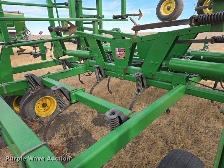 image for item EB1343 2012 John Deere 2210 field cultivator