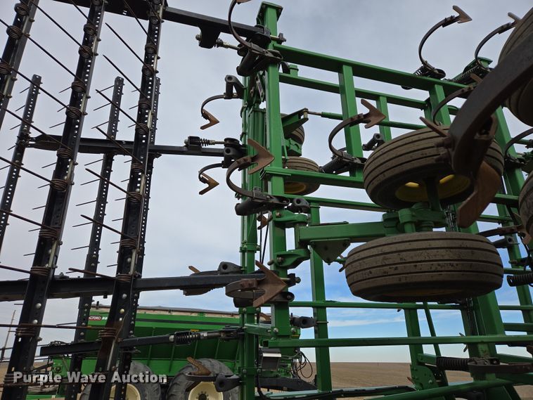 image for item EB1343 2012 John Deere 2210 field cultivator