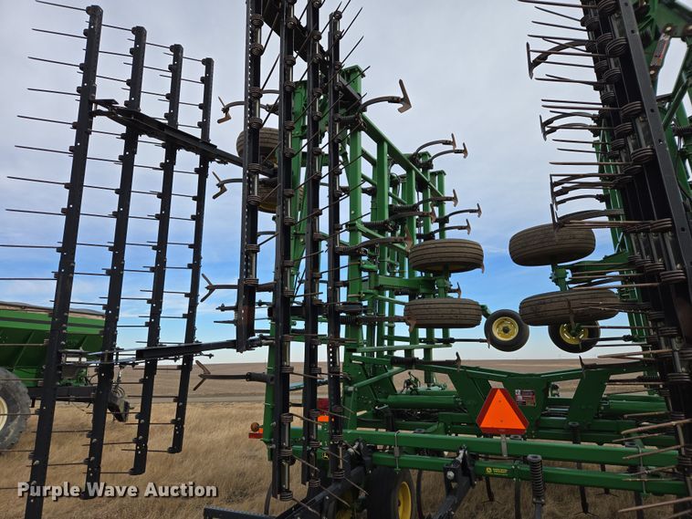 image for item EB1343 2012 John Deere 2210 field cultivator