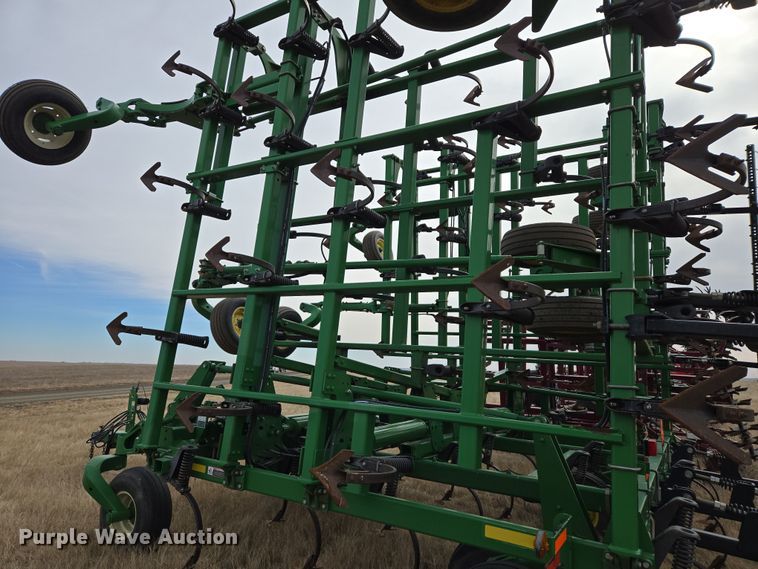 image for item EB1343 2012 John Deere 2210 field cultivator