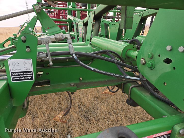 image for item EB1343 2012 John Deere 2210 field cultivator