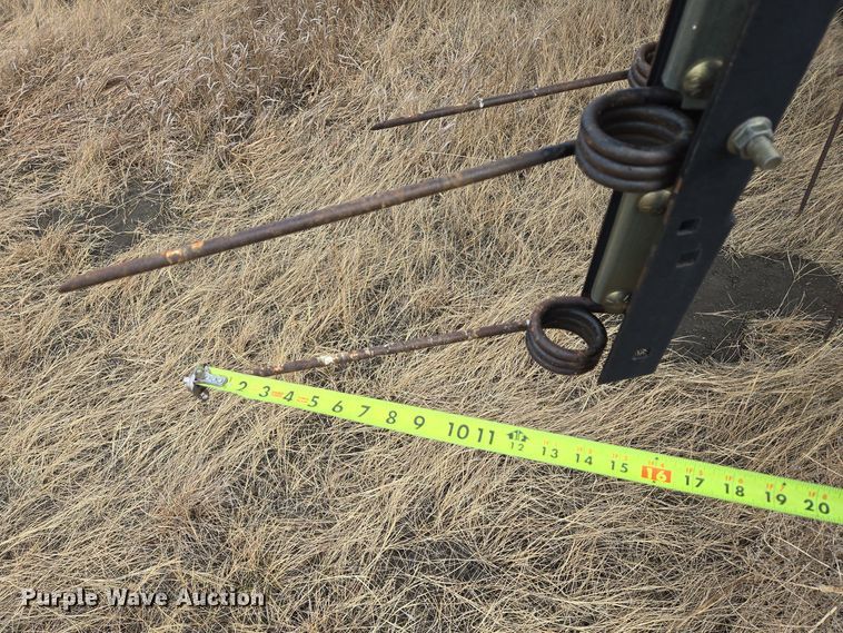 image for item EB1343 2012 John Deere 2210 field cultivator