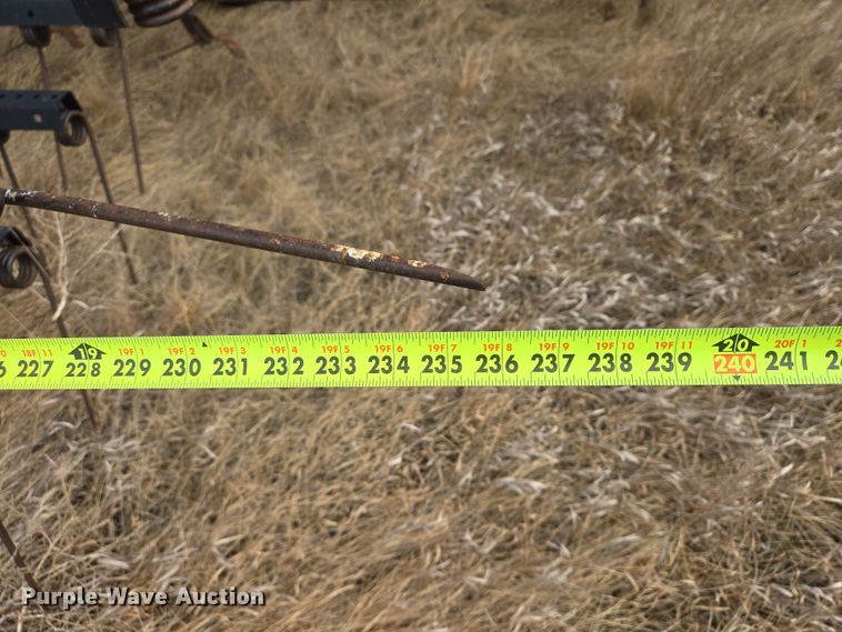 image for item EB1343 2012 John Deere 2210 field cultivator