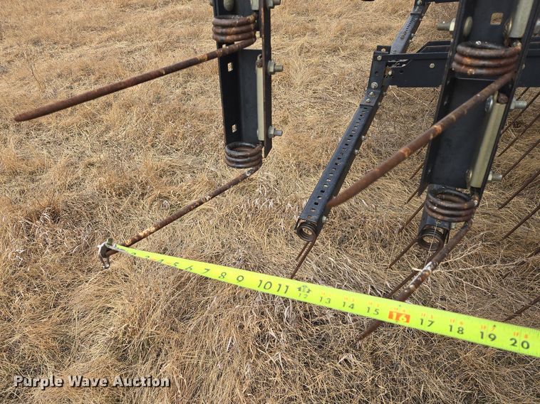 image for item EB1343 2012 John Deere 2210 field cultivator