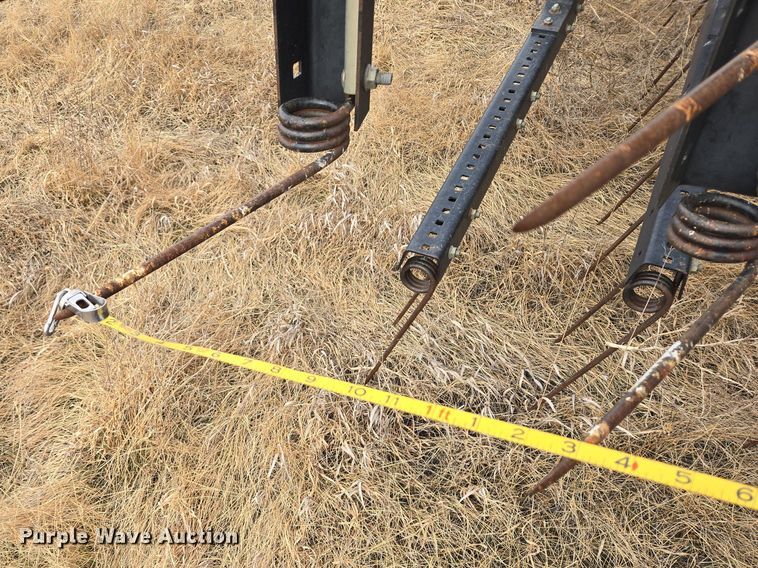 image for item EB1343 2012 John Deere 2210 field cultivator