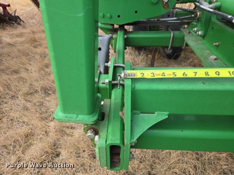 image for item EB1343 2012 John Deere 2210 field cultivator