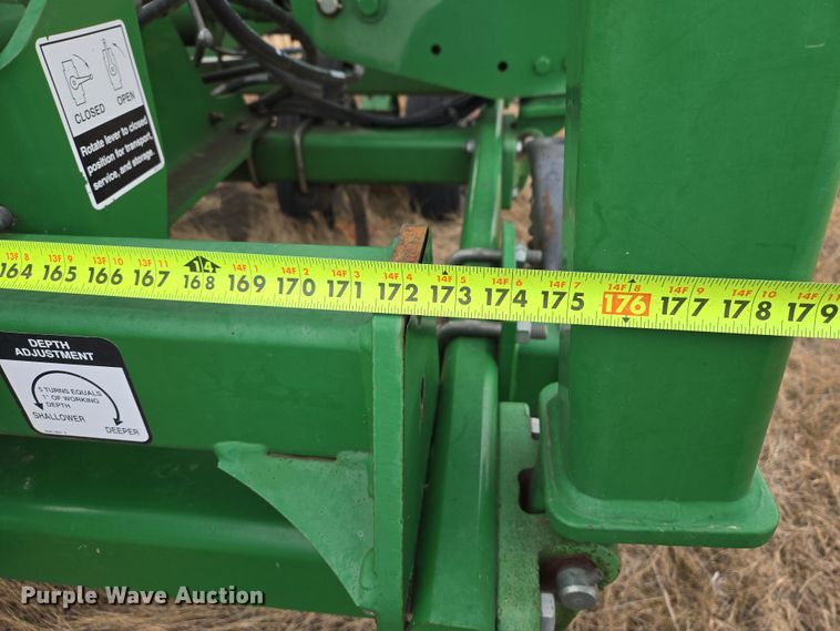 image for item EB1343 2012 John Deere 2210 field cultivator