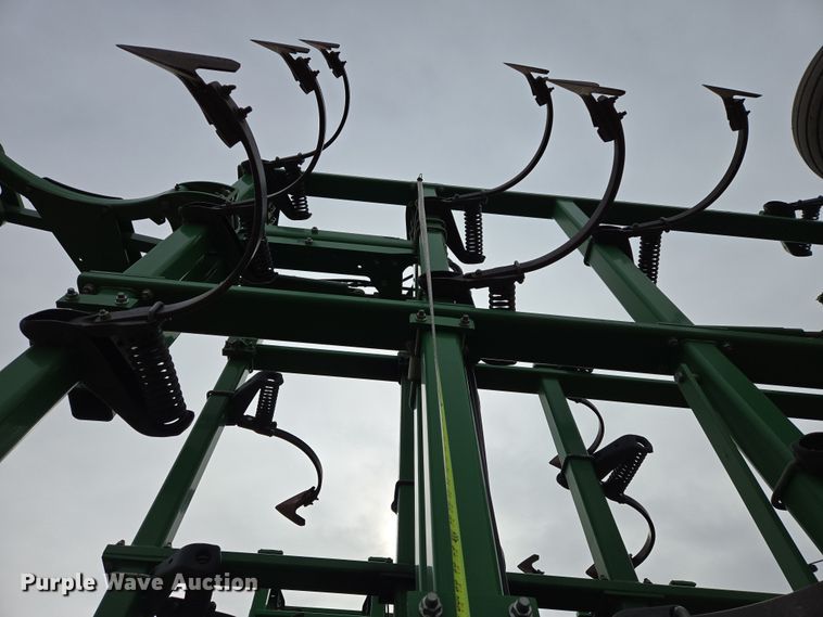 image for item EB1343 2012 John Deere 2210 field cultivator