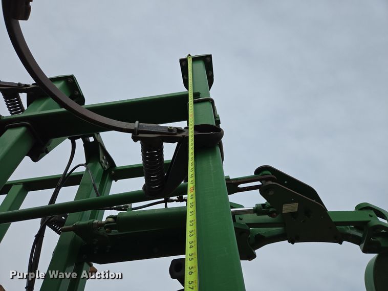 image for item EB1343 2012 John Deere 2210 field cultivator
