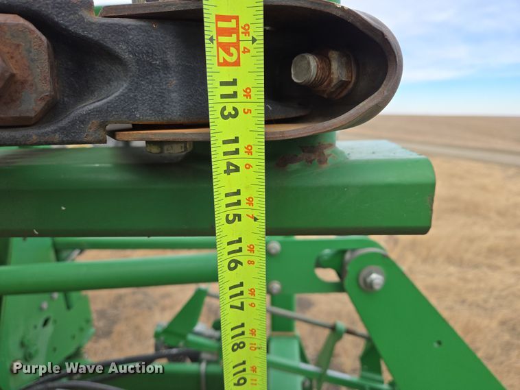 image for item EB1343 2012 John Deere 2210 field cultivator