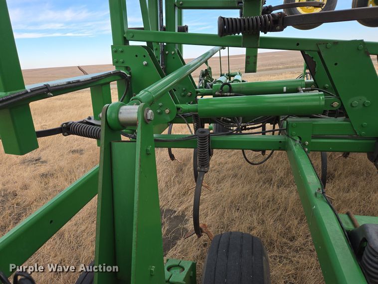 image for item EB1343 2012 John Deere 2210 field cultivator