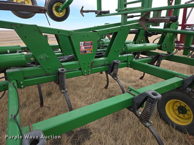 image for item EB1343 2012 John Deere 2210 field cultivator