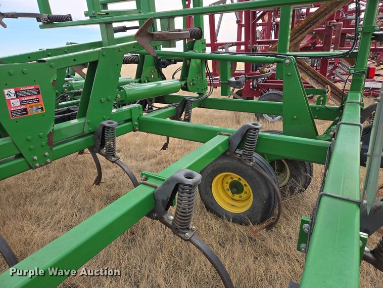 image for item EB1343 2012 John Deere 2210 field cultivator