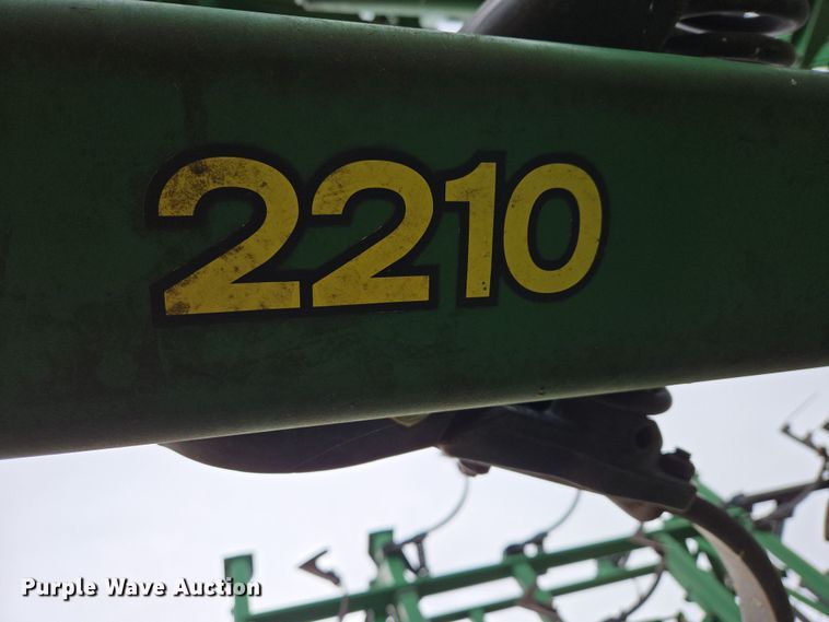 image for item EB1343 2012 John Deere 2210 field cultivator