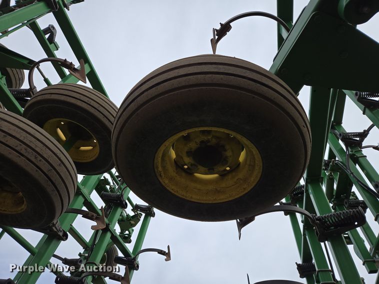 image for item EB1343 2012 John Deere 2210 field cultivator