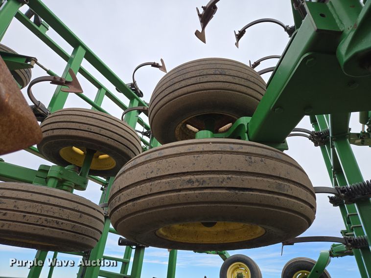 image for item EB1343 2012 John Deere 2210 field cultivator