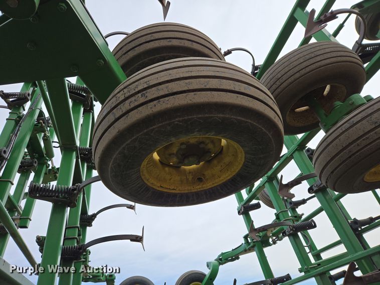 image for item EB1343 2012 John Deere 2210 field cultivator