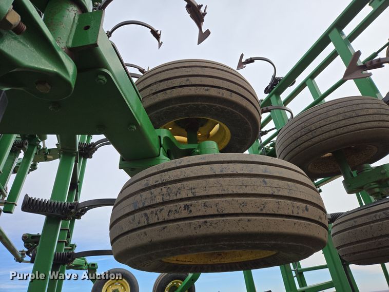 image for item EB1343 2012 John Deere 2210 field cultivator