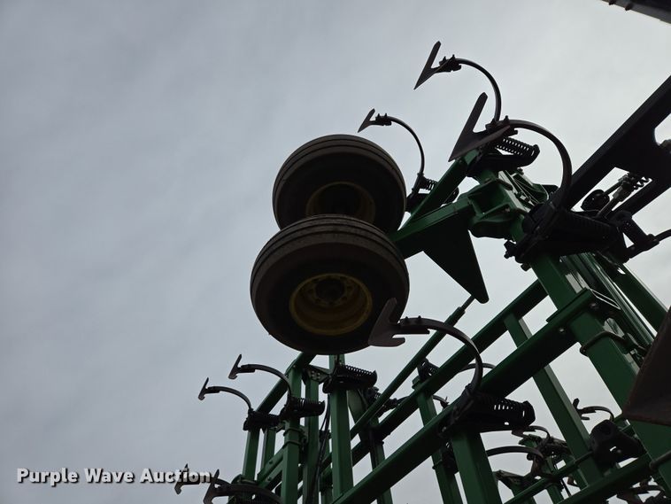 image for item EB1343 2012 John Deere 2210 field cultivator