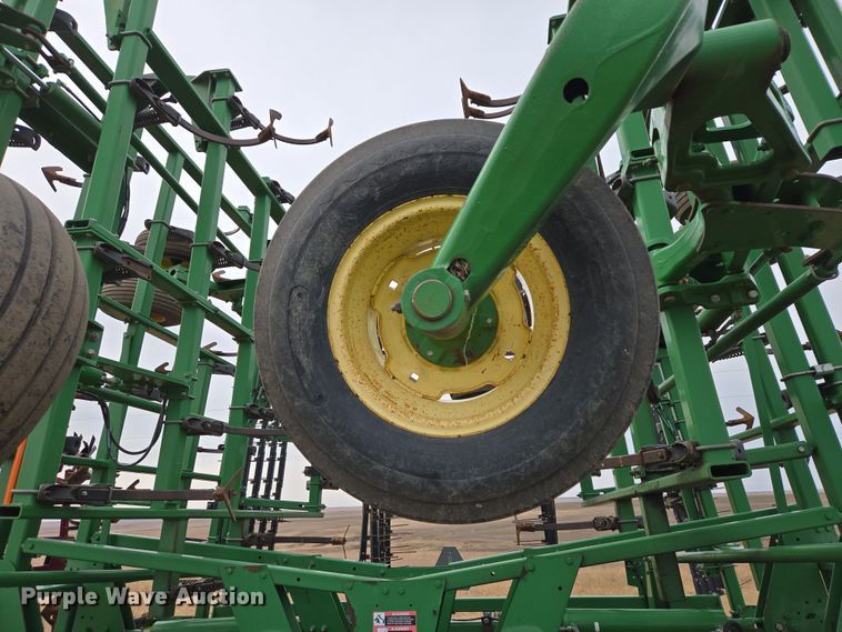 image for item EB1343 2012 John Deere 2210 field cultivator