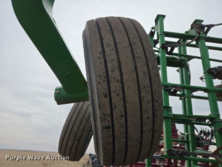 image for item EB1343 2012 John Deere 2210 field cultivator