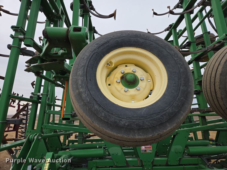 image for item EB1343 2012 John Deere 2210 field cultivator