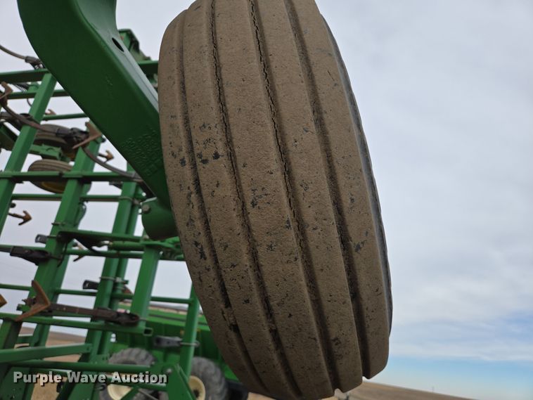 image for item EB1343 2012 John Deere 2210 field cultivator