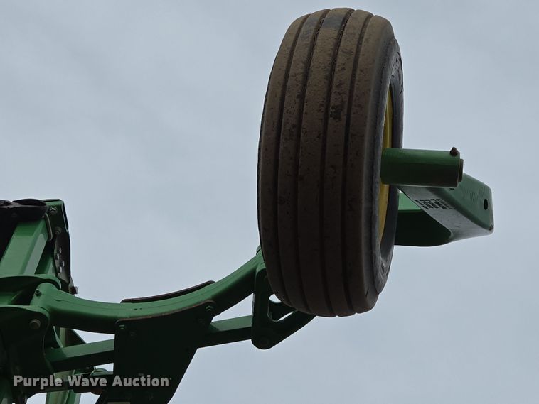 image for item EB1343 2012 John Deere 2210 field cultivator