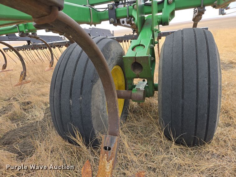 image for item EB1343 2012 John Deere 2210 field cultivator