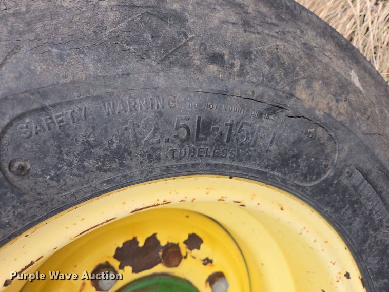 image for item EB1343 2012 John Deere 2210 field cultivator