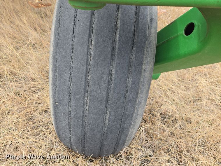 image for item EB1343 2012 John Deere 2210 field cultivator