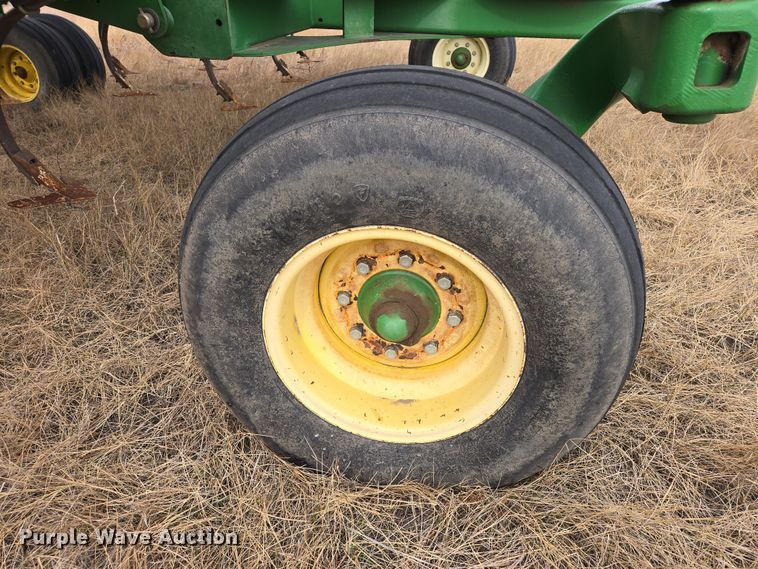 image for item EB1343 2012 John Deere 2210 field cultivator