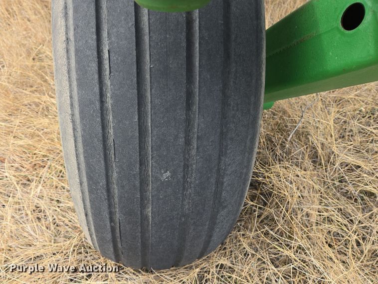 image for item EB1343 2012 John Deere 2210 field cultivator