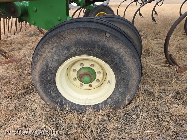 image for item EB1343 2012 John Deere 2210 field cultivator