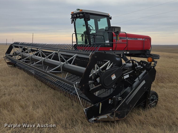 image for item EB1346 2009 Massey Ferguson 9430 swather / windrower